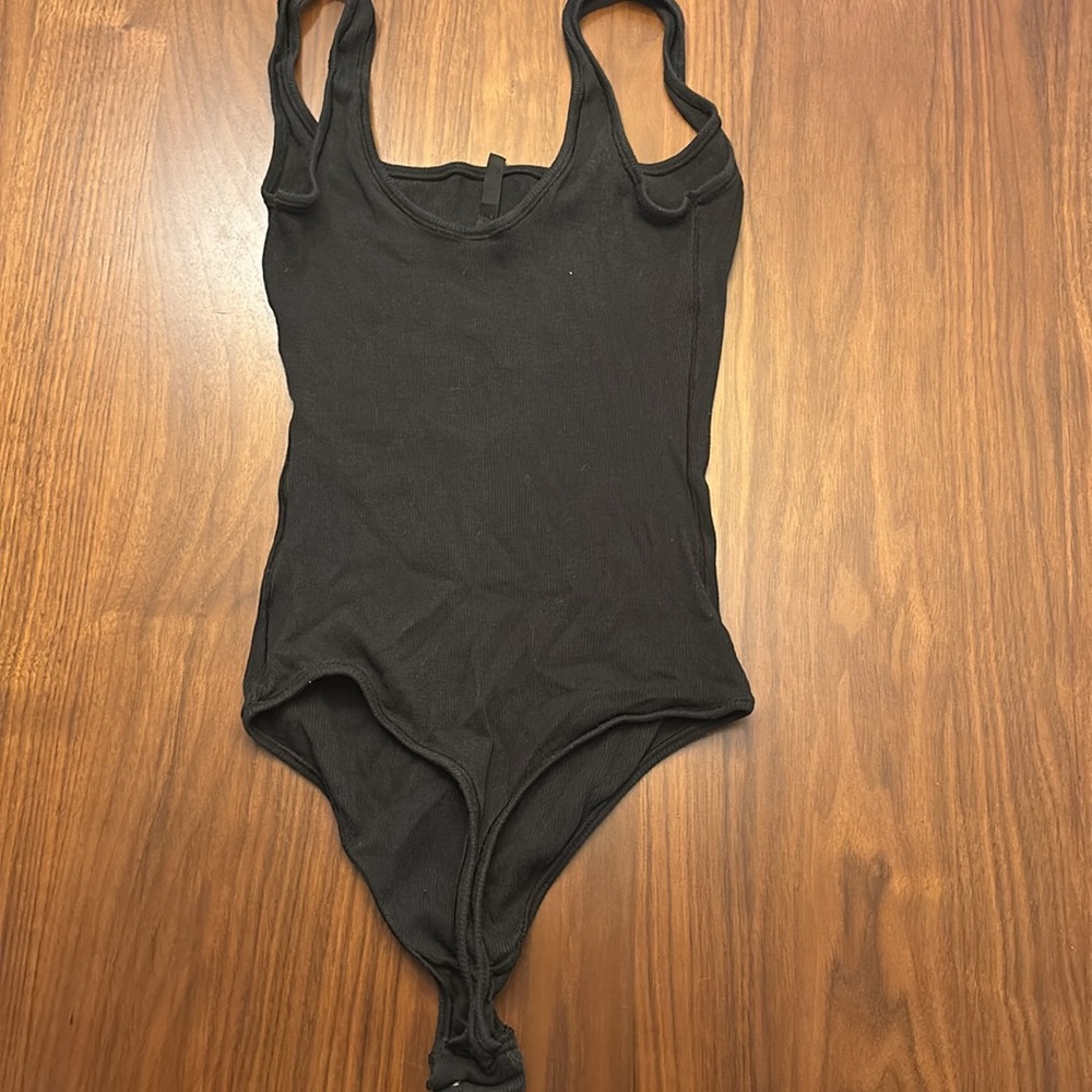 Skims Ribbed Bodysuit - Picture 3 of 4